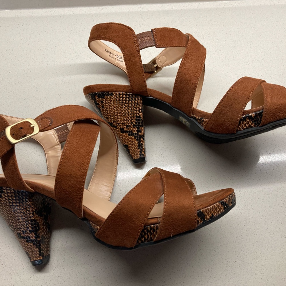 CL By LAUNDRY Women’s Faux Snake shoes 7.5
